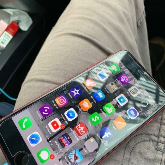 iPhone 8 Plus - Picture 1 of 4